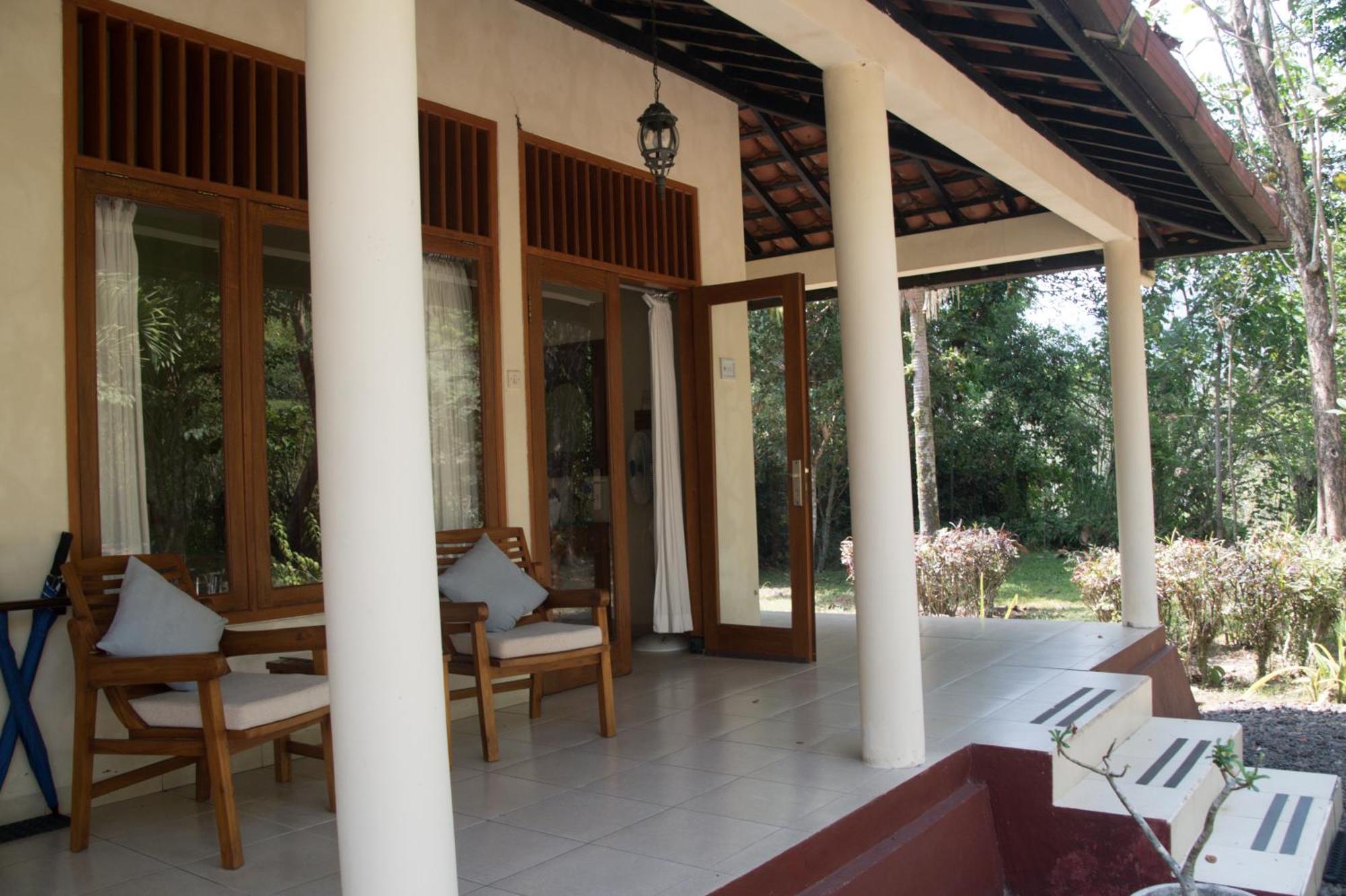 Guesthouse Rumah Senang Kalibaru Kültér fotó