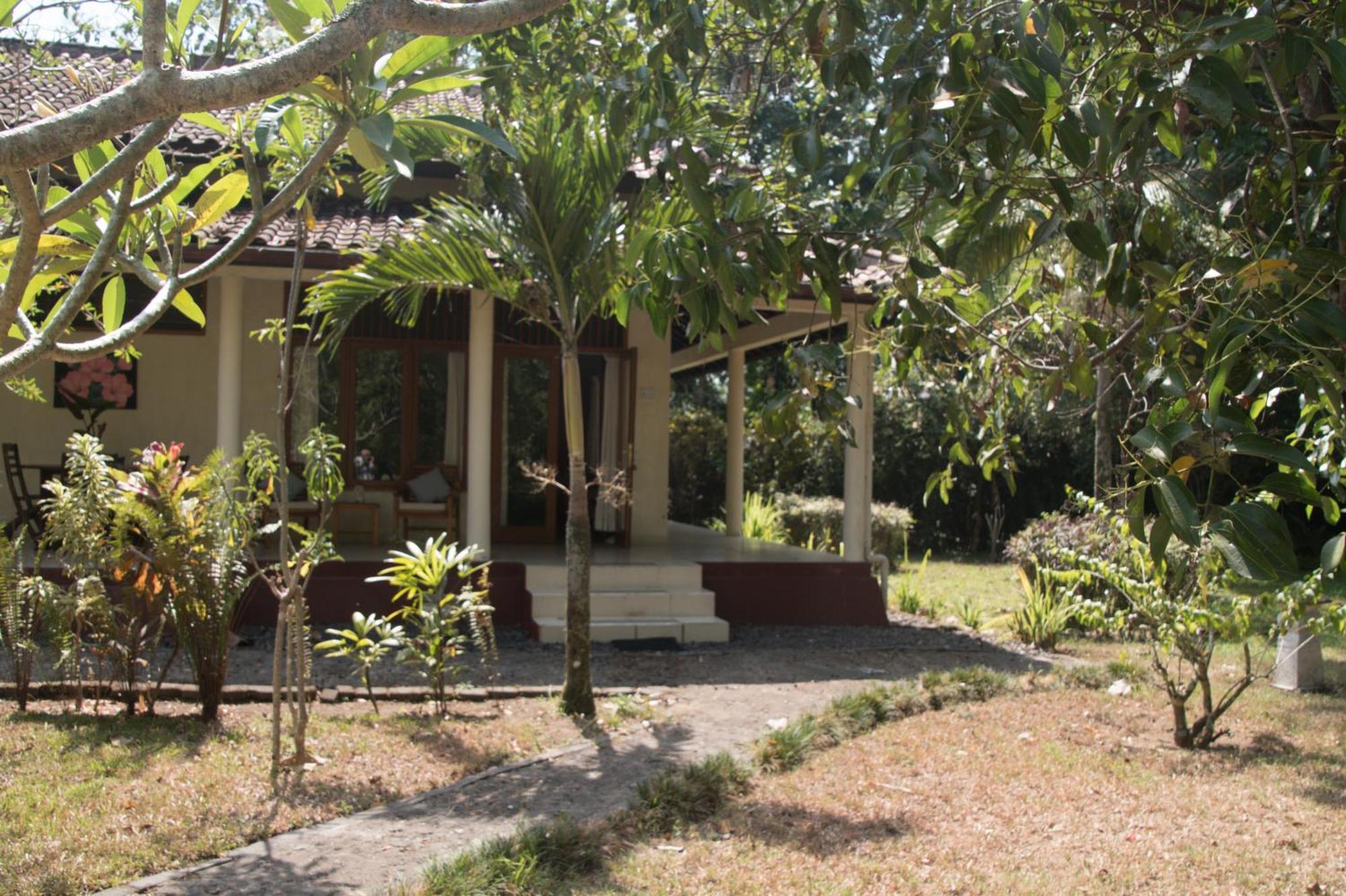 Guesthouse Rumah Senang Kalibaru Kültér fotó