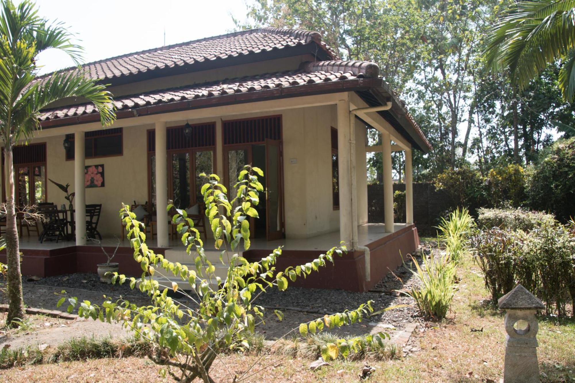Guesthouse Rumah Senang Kalibaru Kültér fotó