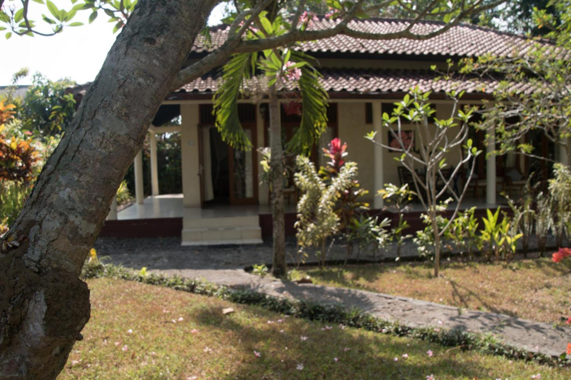 Guesthouse Rumah Senang Kalibaru Kültér fotó