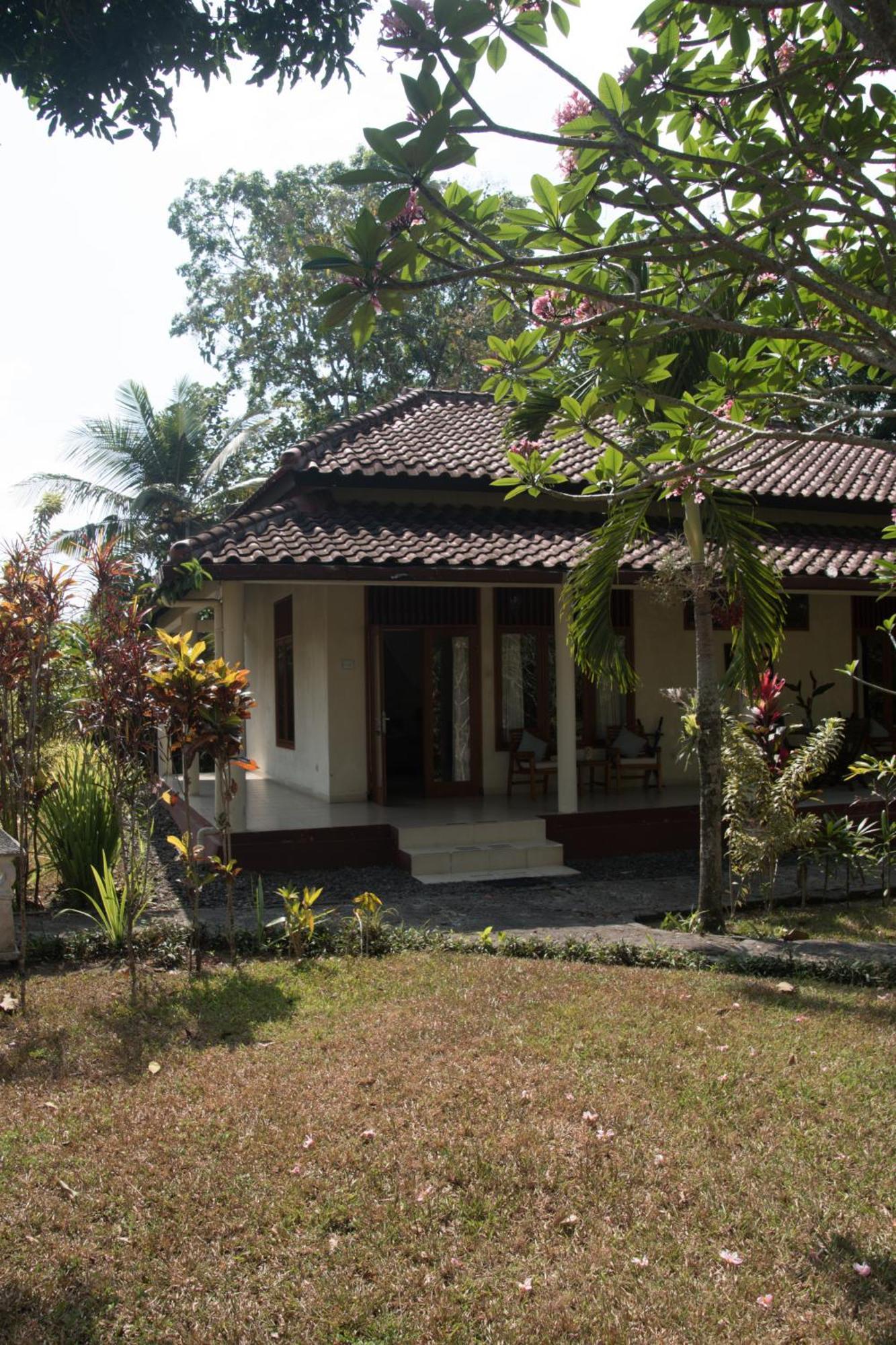 Guesthouse Rumah Senang Kalibaru Kültér fotó