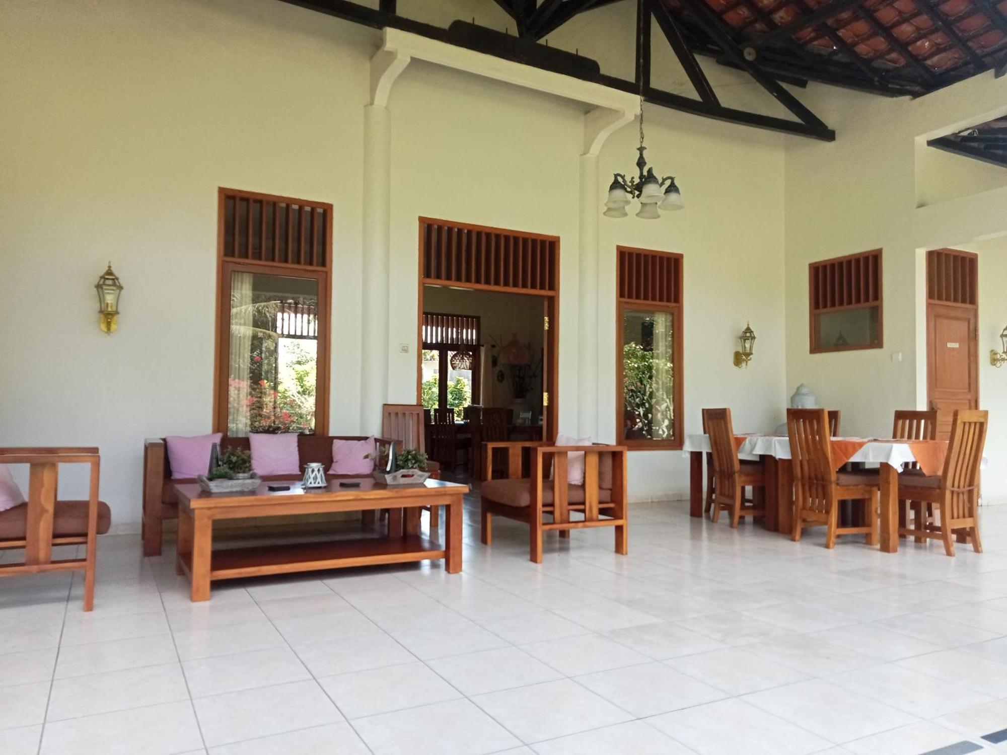 Guesthouse Rumah Senang Kalibaru Kültér fotó