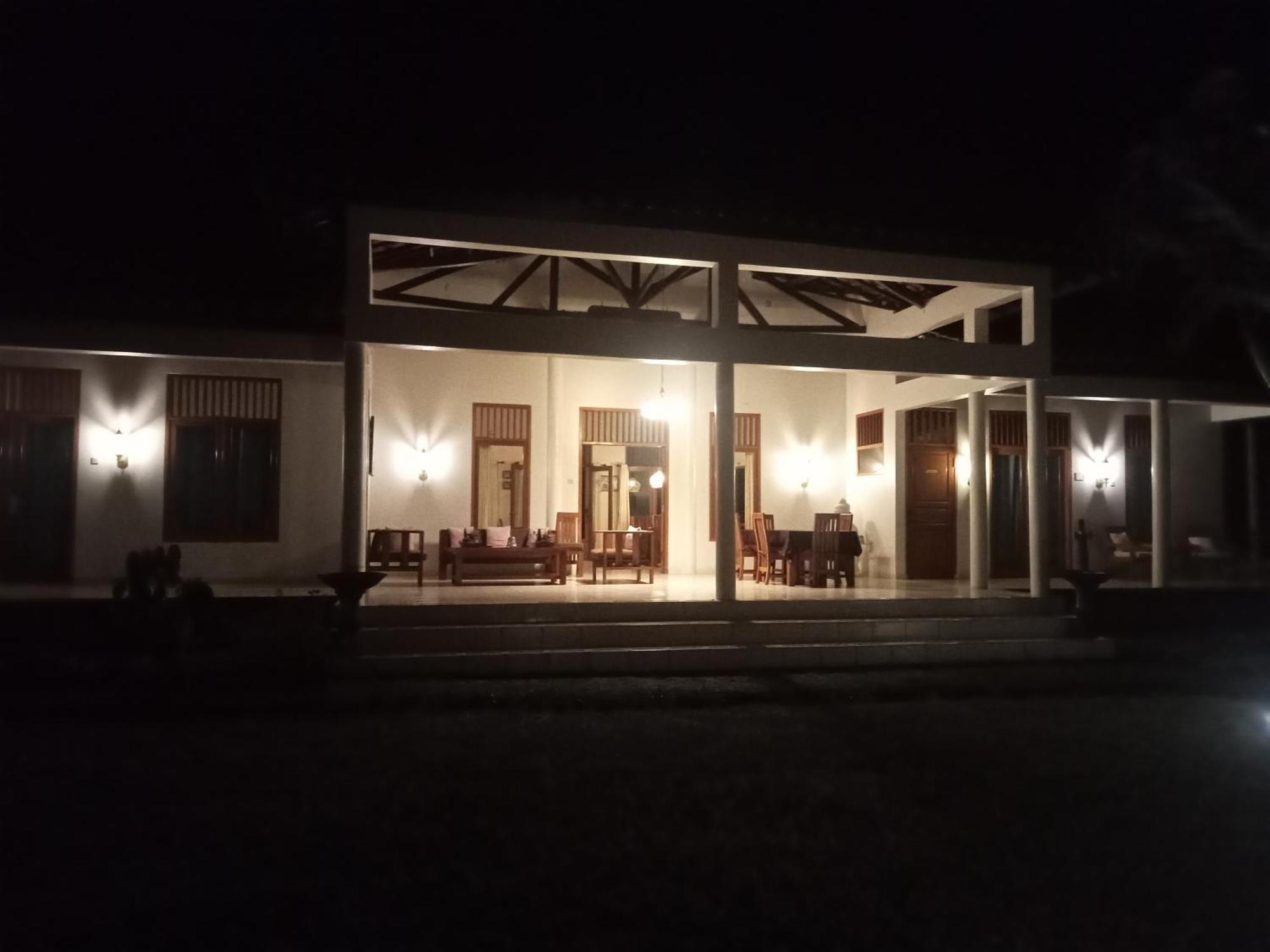 Guesthouse Rumah Senang Kalibaru Kültér fotó