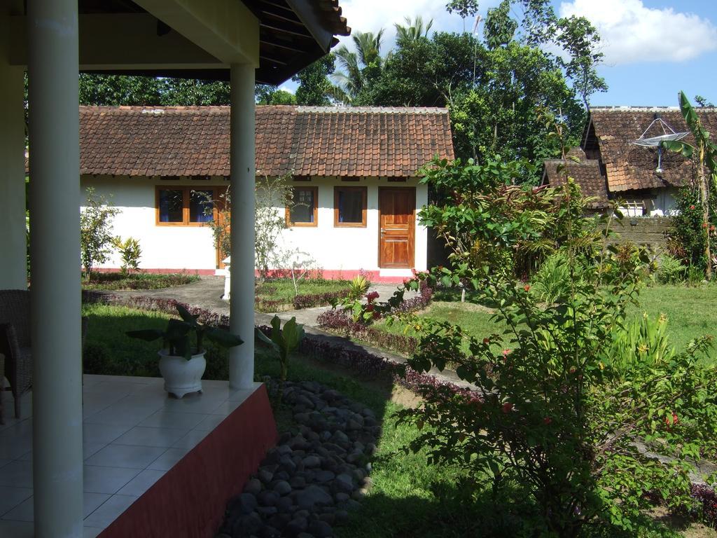 Guesthouse Rumah Senang Kalibaru Kültér fotó
