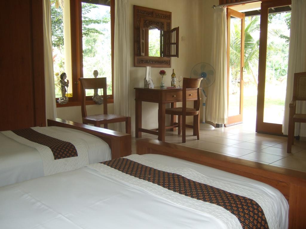 Guesthouse Rumah Senang Kalibaru Kültér fotó