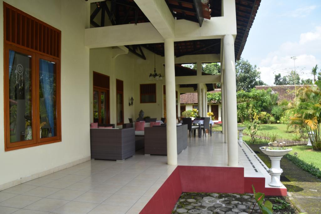 Guesthouse Rumah Senang Kalibaru Kültér fotó