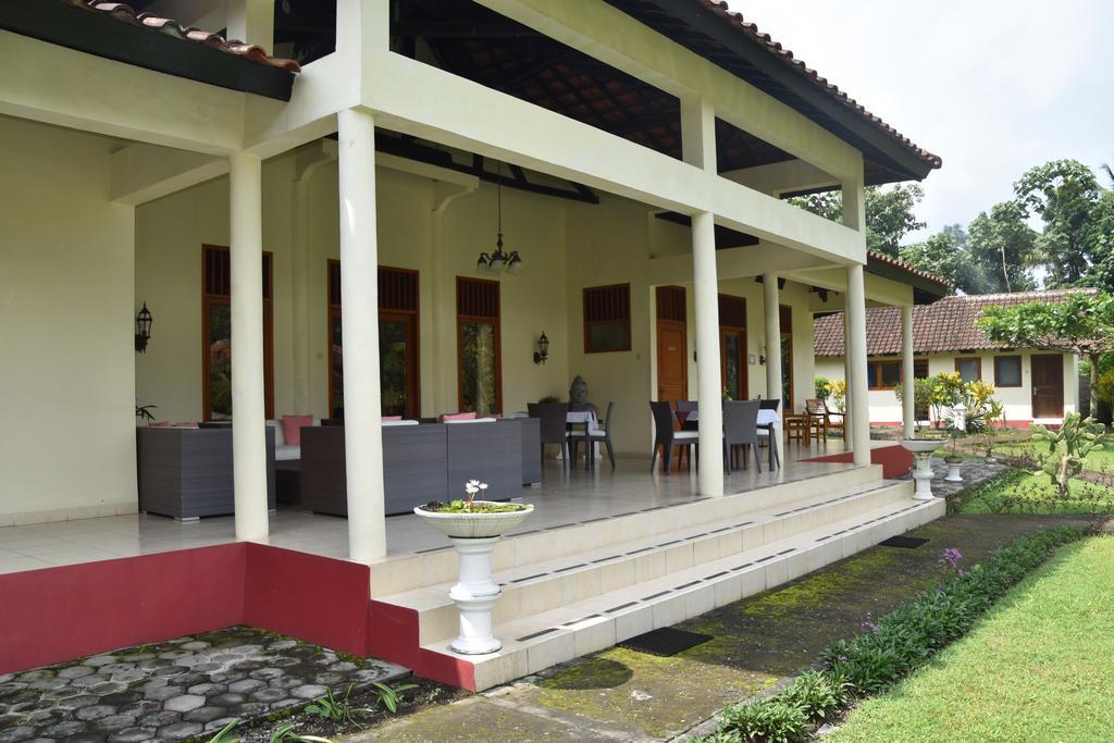 Guesthouse Rumah Senang Kalibaru Kültér fotó