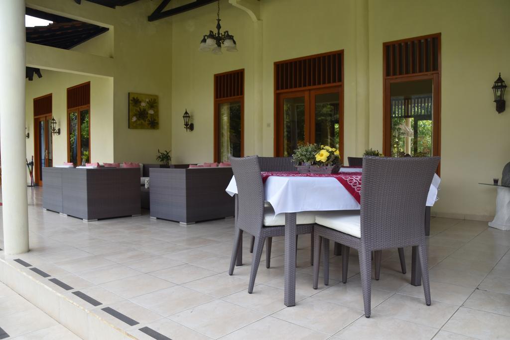 Guesthouse Rumah Senang Kalibaru Kültér fotó