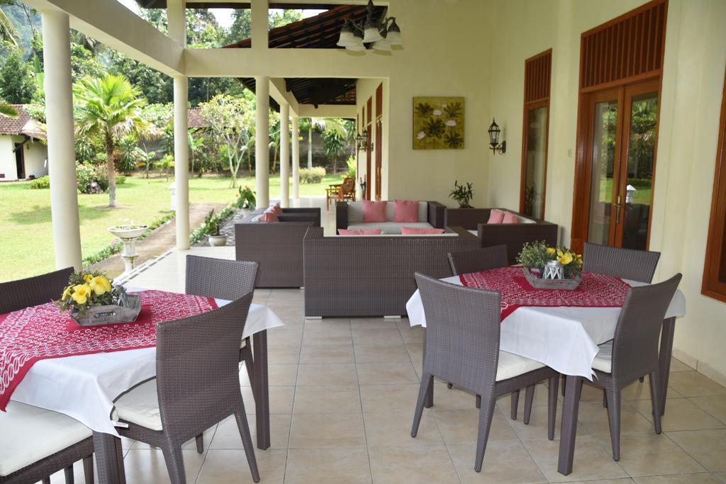 Guesthouse Rumah Senang Kalibaru Kültér fotó